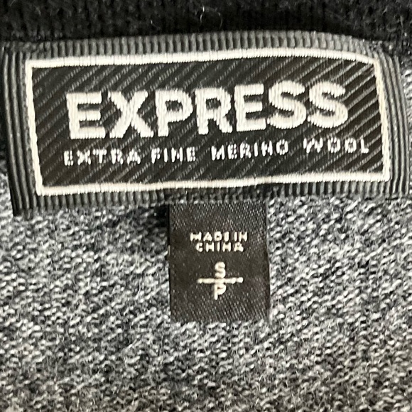 Express Men’s V-Neck Gray & Black Sweater (Men’s Small) - Picture 2 of 4